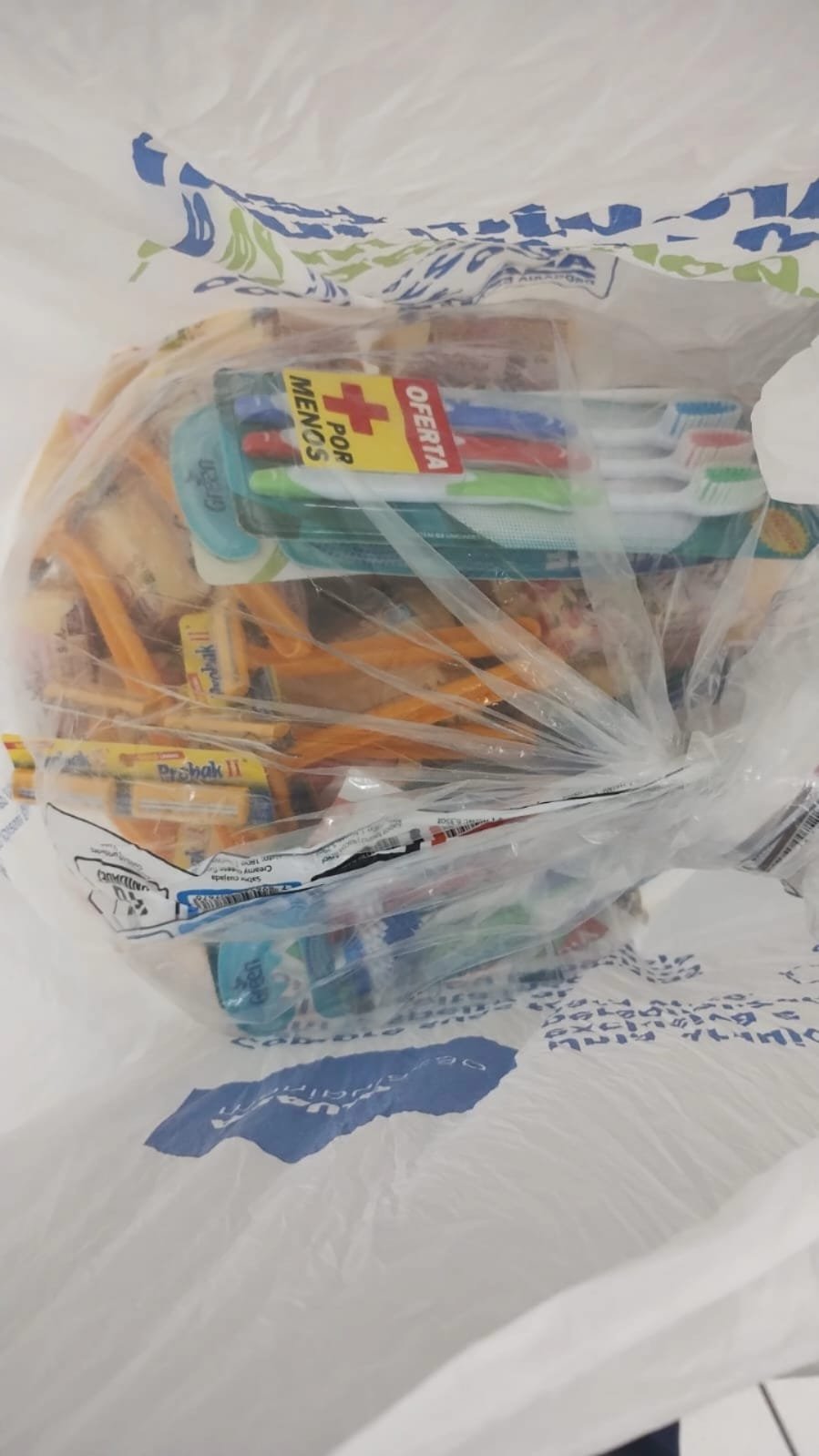 Itens de higiene separados e organizados para entrega.