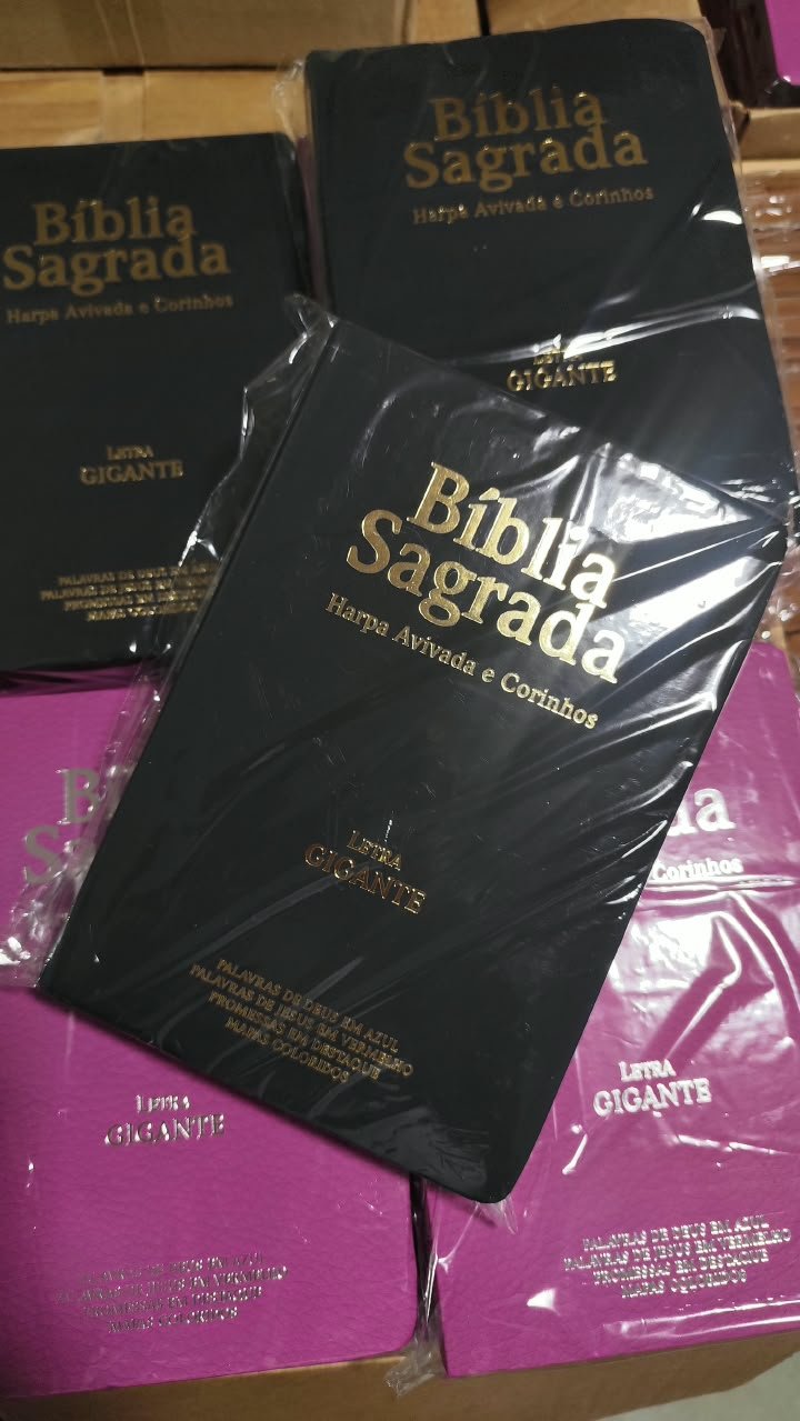 Bíblias doadas para distribuição