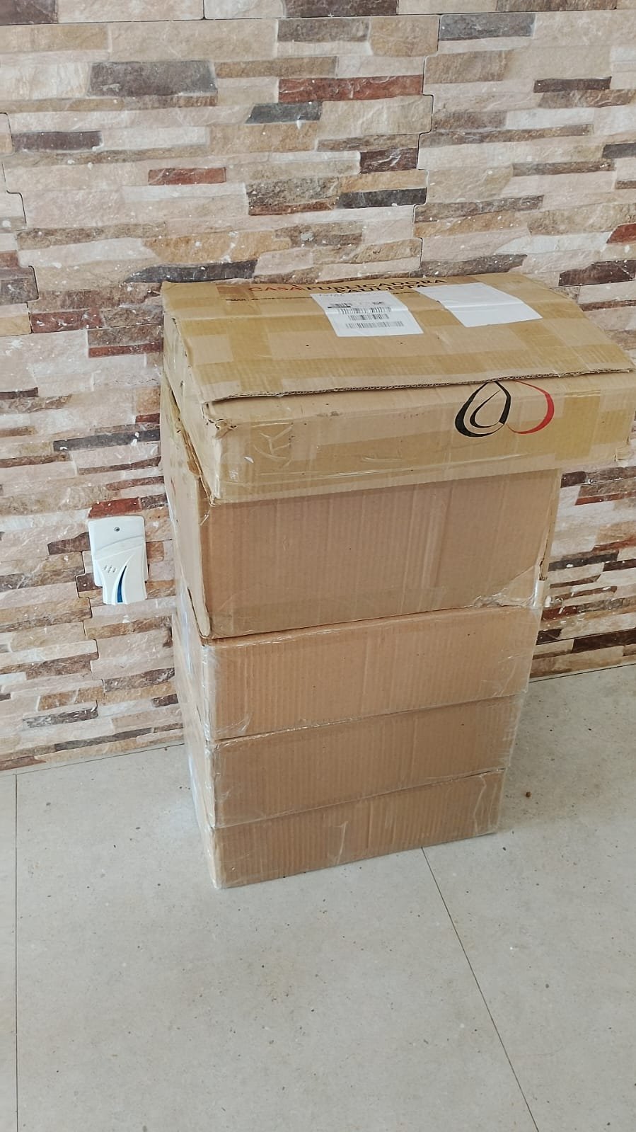 Materiais embalados para seguir ao campo.