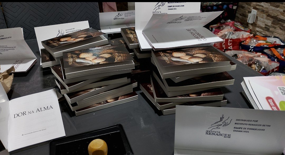 Harpas e literaturas evangelísticas