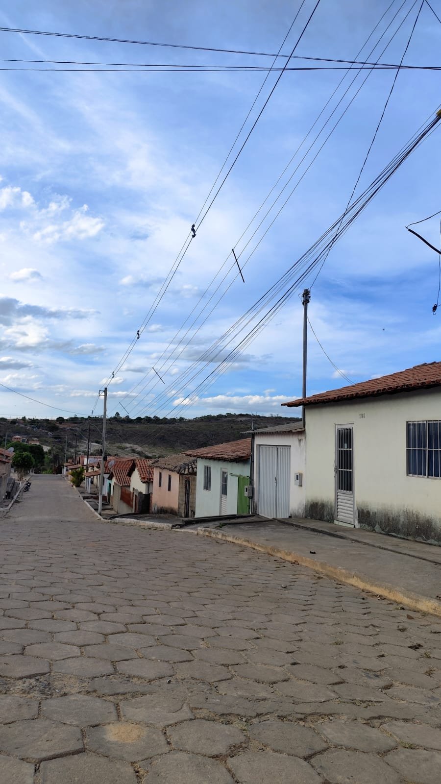 Pastor Elias durante a programação e um registro da comunidade de Água Boa.