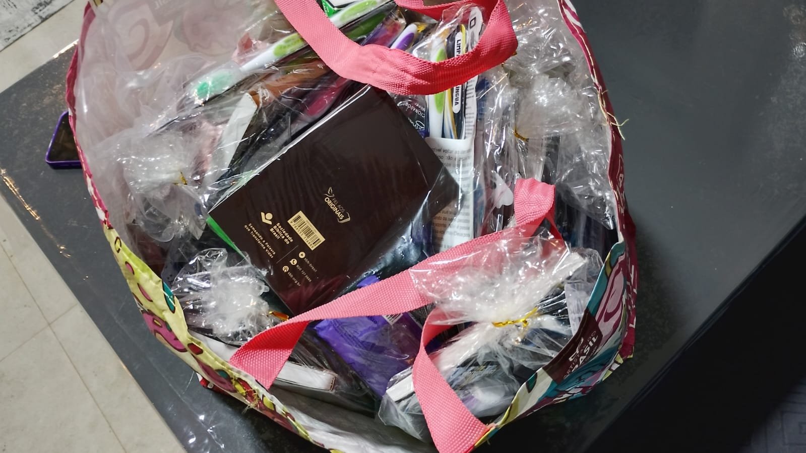 Campanha, montagem dos kits de higiene e organização das literaturas que seguiram para o Vale do Jequitinhonha.