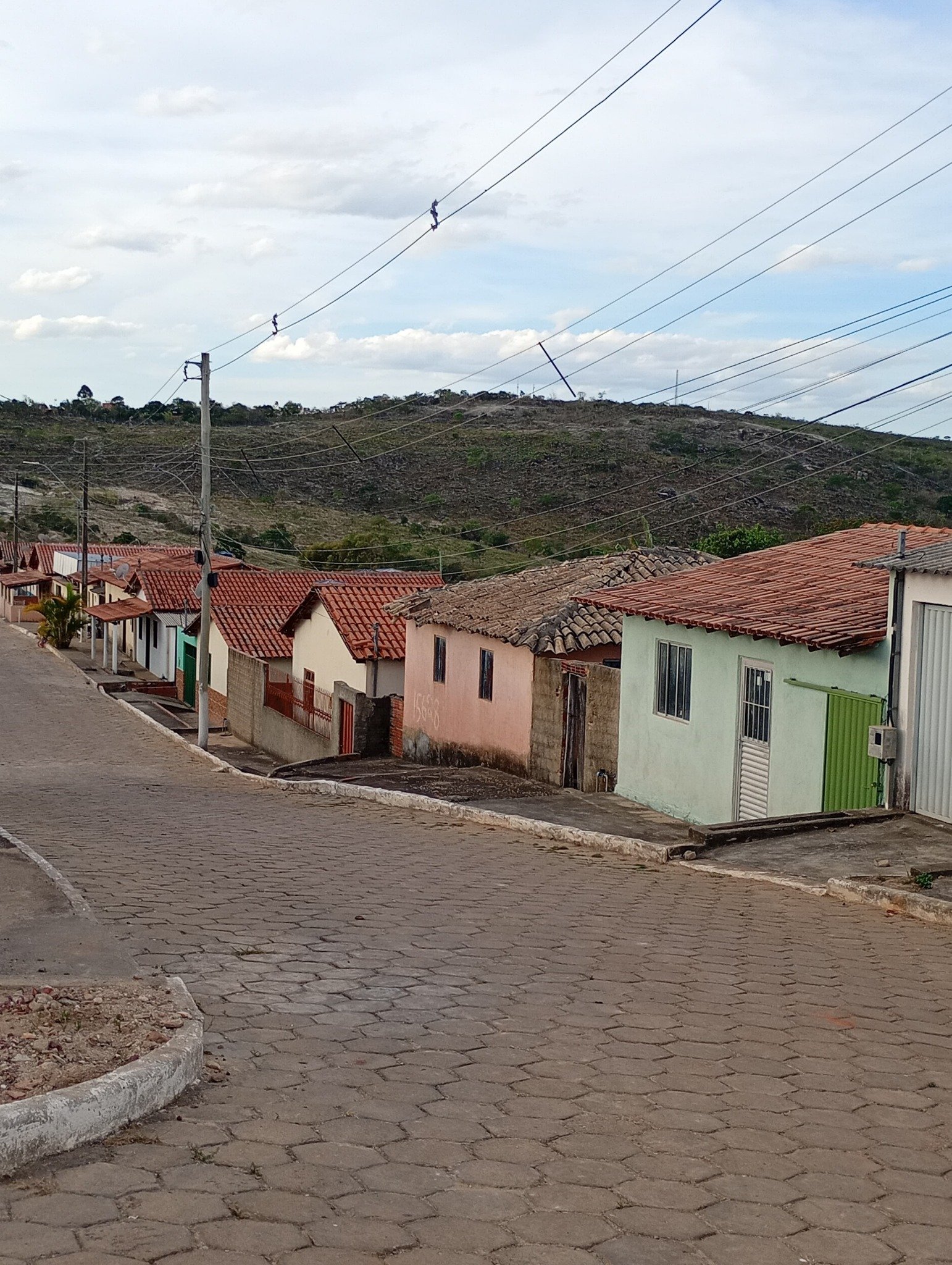 Caminhos, ruas e a Assembleia de Deus de Água Boa.